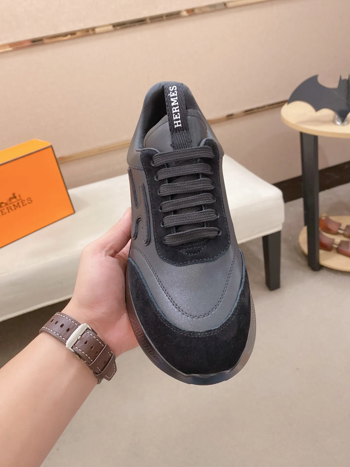 Men's clothing and shoes💰: 480💰《HERMES》【Classic original order·Version】Hermès; top 🔝purchasing agent🔍🔍men's latest 🇺🇸 counter sales simultaneously, imported from Italy original ▲▲cowhide ▲▲ (high-end, nobility, class) ) Exquisite workmanship (Italian 🇮🇹 imported water-dyed 🐂 cowhide lining) sole: original sole provided by the original factory, ⚠️exclusive double-layer activity·TPR·rubber·combined molded outsole; super comfortable·wear-resistant·non-slip·environmental protection The real thing is more beautiful if you take the real thing (high quality, follow the order). You can enter and exit the counter at will * Number of yards: 38-44 (45 can be customized and cannot be returned or exchanged)